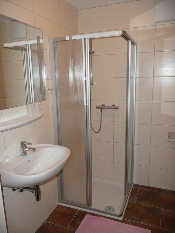 Gasthaus Pension Zur Nixe Steinbach am Attersee Bilik gambar